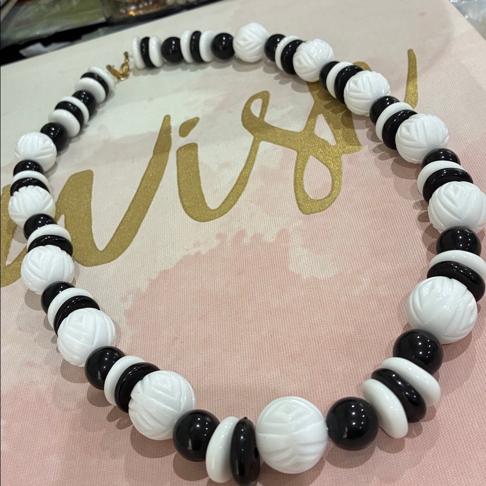 Freirich necklace black and white carved vintage 26 total inches - Picture 4 of 10
